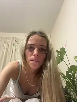 Snapshot of Angelloverxo chatting on November 23, 2025, 5:45 pm Angelloverxo online show from November 23, 2025, 5:45 pm