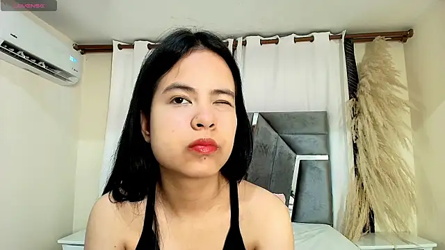 MiniLove 01 online show from May 22, 2026, 12:03 pm