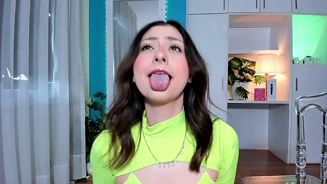 Snapshot of MilenaCrown chatting on February 3, 2026, 8:36 pm MilenaCrown online show from February 3, 2026, 8:36 pm