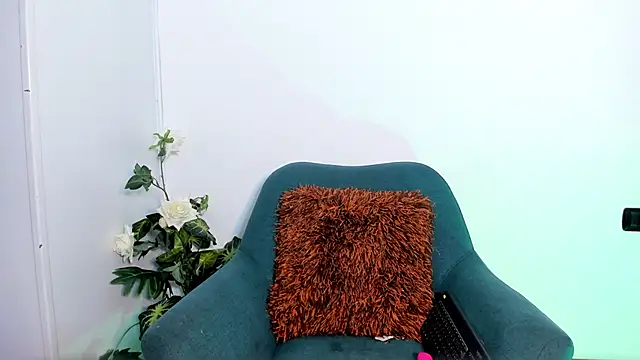 MilenaCrown online show from November 11, 2025, 8:36 pm