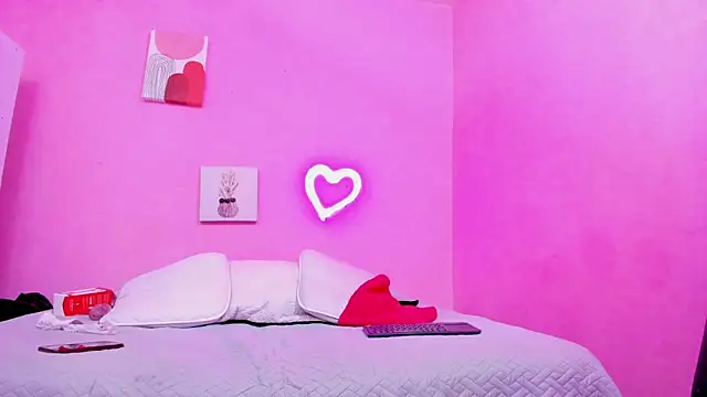 Georgina Ferri  online show from September 16, 2025, 5:14 pm