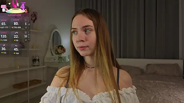 CarollSmithh online show from October 13, 2025, 8:43 pm