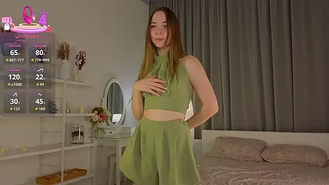 CarollSmithh online show from October 10, 2025, 9:04 pm