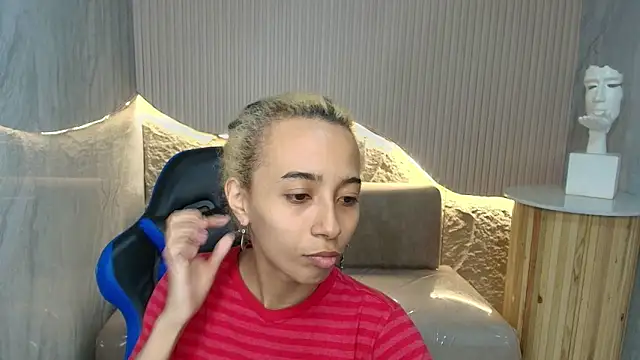 Agnis ink r online show from November 13, 2025, 1:04 pm