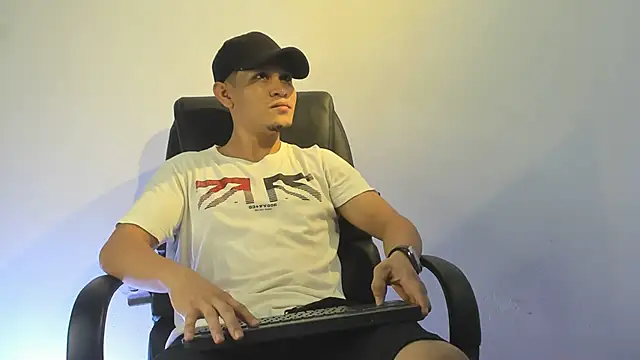 Snapshot of Manuel_FPG chatting on September 13, 2025, 7:58 pm Manuel FPG online show from September 13, 2025, 7:58 pm