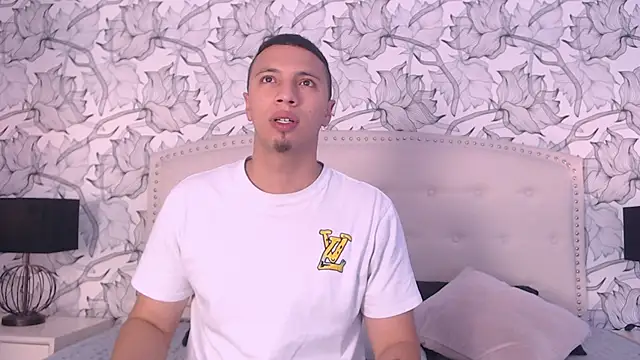 Snapshot of Luna_Noire1 chatting on June 3, 2026, 3:40 am Luna Noire1 online show from June 3, 2026, 3:40 am