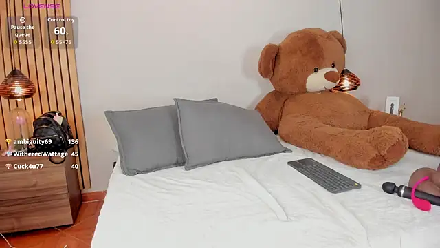 Snapshot of REINA_ADAHARA chatting on July 4, 2026, 8:31 am REINA ADAHARA online show from July 4, 2026, 8:31 am