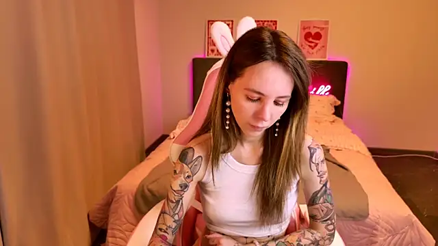 MiaGraham1 online show from April 22, 2026, 5:53 pm