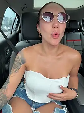 Sarahlove 90 online show from October 15, 2025, 8:28 pm