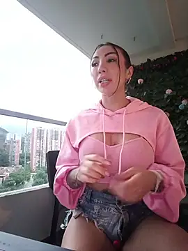 Snapshot of Sarahlove_90 chatting on April 6, 2026, 11:06 pm Sarahlove 90 online show from April 6, 2026, 11:06 pm