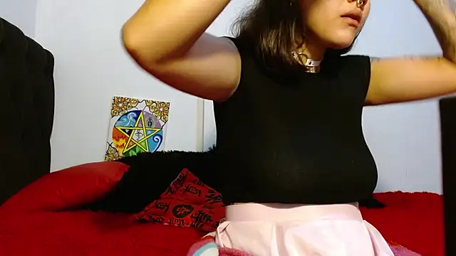 Divinejewel444 online show from November 3, 2025, 7:13 am