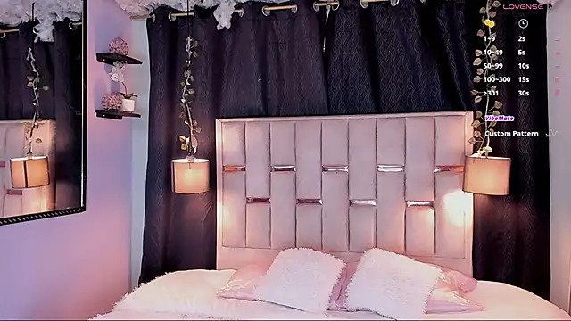 melody-rouss online show from November 18, 2025, 3:21 am