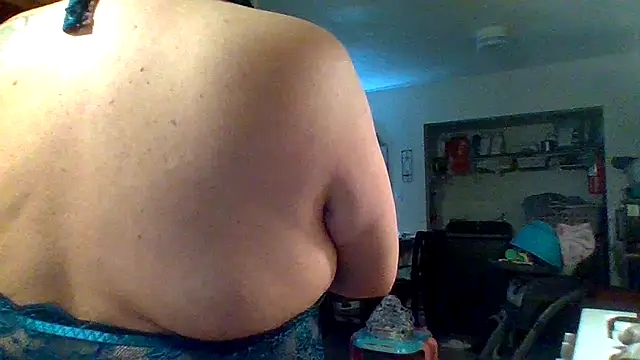 Snapshot of ScrawburryBBW chatting on October 8, 2025, 8:27 am ScrawburryBBW online show from October 8, 2025, 8:27 am