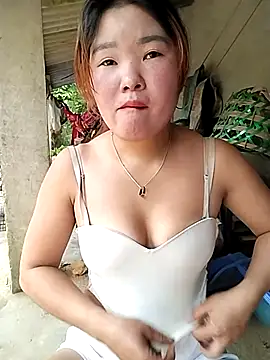 lylylove online show from May 15, 2026, 4:43 am