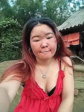 lylylove online show from May 4, 2026, 11:18 pm