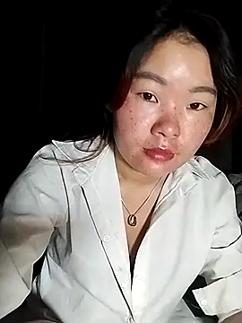 lylylove online show from May 27, 2026, 11:23 pm