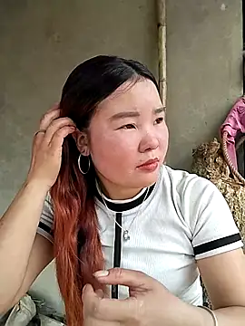 lylylove online show from May 6, 2026, 4:38 am