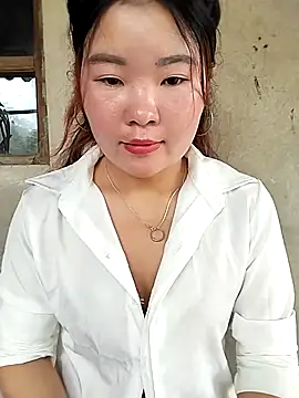 lylylove online show from May 18, 2026, 4:07 am