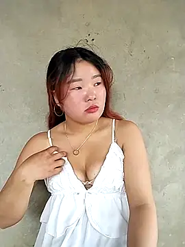 lylylove online show from May 17, 2026, 3:50 am