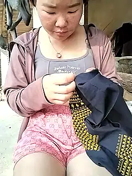 lylylove online show from April 9, 2026, 12:56 am