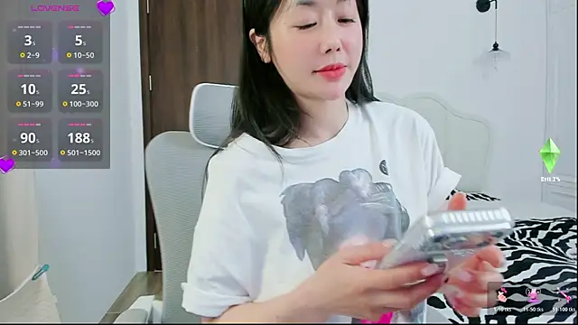 strawberry-ni online show from November 27, 2025, 9:54 am