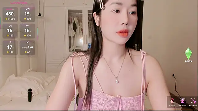 strawberry-ni online show from October 20, 2025, 11:22 am