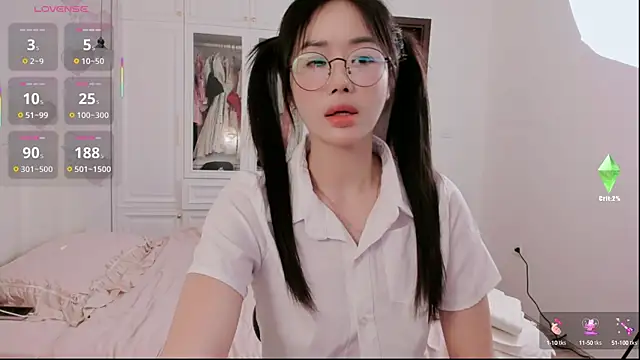 strawberry-ni online show from October 14, 2025, 4:18 pm