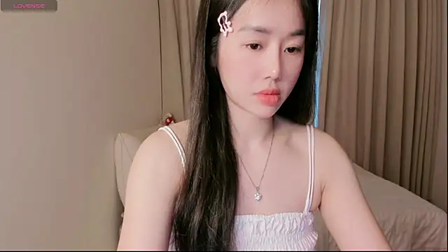 strawberry-ni online show from October 11, 2025, 10:05 am