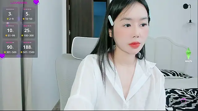 strawberry-ni online show from November 9, 2025, 6:06 am