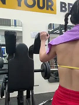 strawberry-ni online show from October 2, 2025, 3:21 am