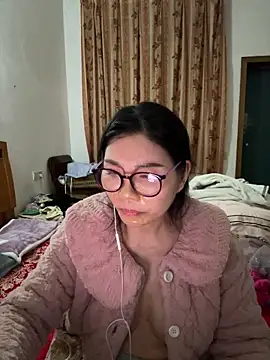 xiiuuff18 online show from March 5, 2026, 12:24 pm