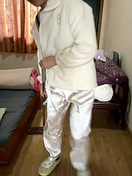 xiiuuff18 online show from October 22, 2025, 1:16 am