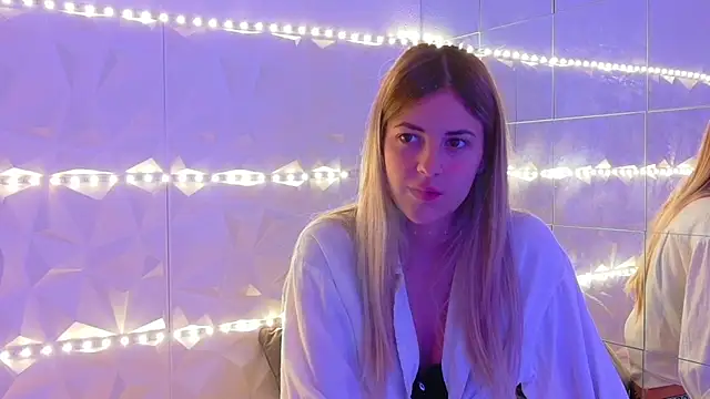 Snapshot of Aishha_ chatting on September 19, 2025, 5:22 am Aishha online show from September 19, 2025, 5:22 am