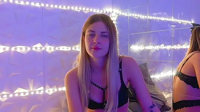 Snapshot of Aishha_ chatting on October 11, 2025, 12:28 pm Aishha online show from October 11, 2025, 12:28 pm