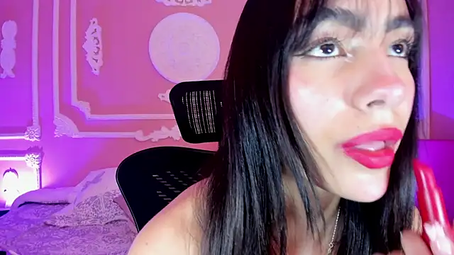 Snapshot of aitana_johns chatting on September 23, 2025, 12:12 pm aitana johns online show from September 23, 2025, 12:12 pm