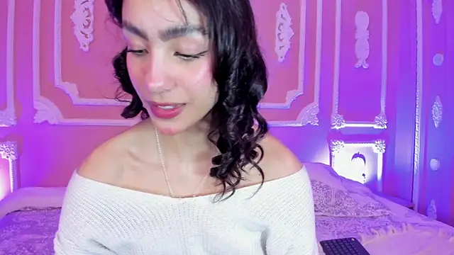 Snapshot of aitana_johns chatting on October 7, 2025, 12:28 pm aitana johns online show from October 7, 2025, 12:28 pm