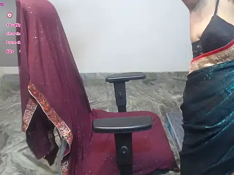  LoveBirds online show from March 27, 2026, 6:20 pm