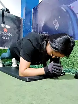 Snapshot of Daliz_Leon chatting on December 18, 2025, 12:16 am Daliz Leon online show from December 18, 2025, 12:16 am