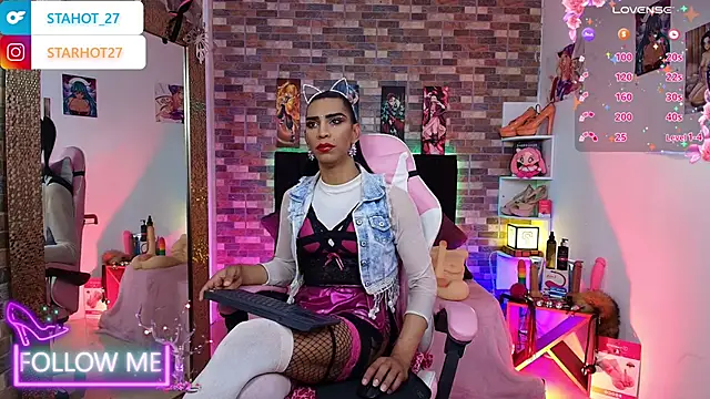 Snapshot of Starhott_ chatting on October 3, 2025, 3:57 pm Starhott online show from October 3, 2025, 3:57 pm