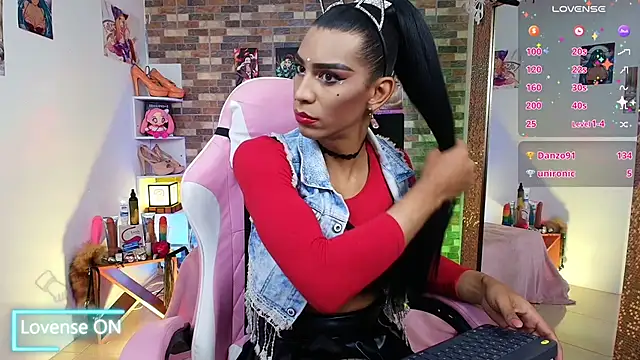 Snapshot of Starhott_ chatting on September 24, 2025, 7:15 am Starhott online show from September 24, 2025, 7:15 am