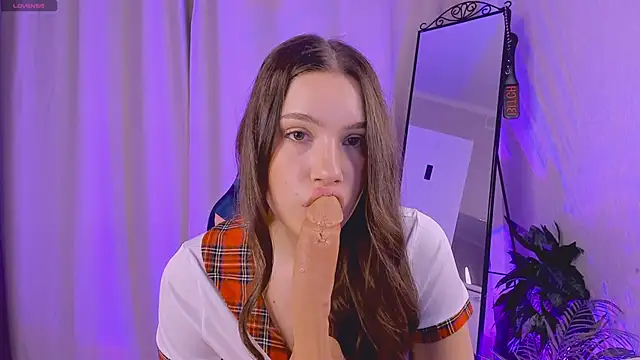 Snapshot of Tiny__Toon chatting on November 30, 2025, 9:43 am Tiny Toon online show from November 30, 2025, 9:43 am