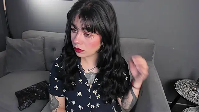 flower smith  online show from December 3, 2025, 11:42 am