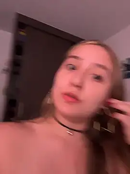 Snapshot of MoraInFire chatting on April 16, 2026, 4:46 am MoraInFire online show from April 16, 2026, 4:46 am