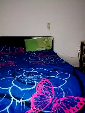 Snapshot of Banouti_23 chatting on October 21, 2025, 12:04 pm Banouti 23 online show from October 21, 2025, 12:04 pm