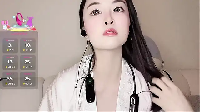 Snapshot of LuLu-Moon chatting on September 9, 2025, 10:30 pm LuLu-Moon online show from September 9, 2025, 10:30 pm