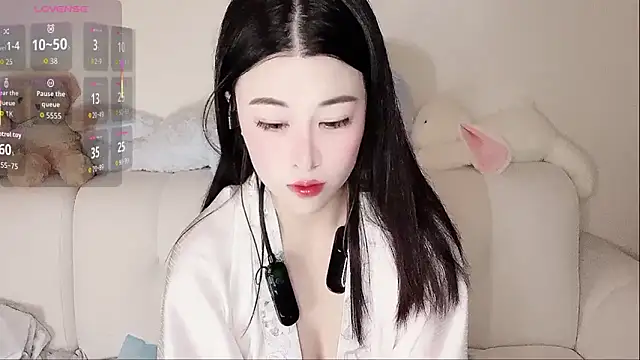 Snapshot of LuLu-Moon chatting on October 20, 2025, 8:31 pm LuLu-Moon online show from October 20, 2025, 8:31 pm