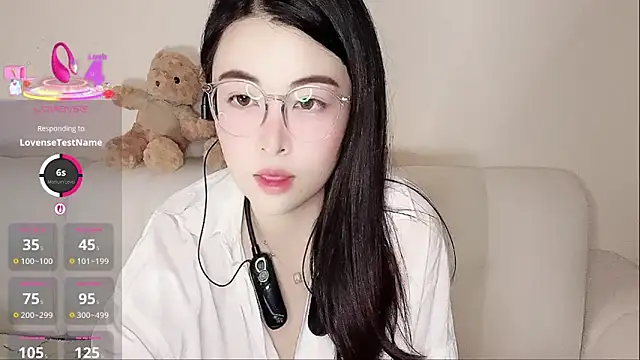 Snapshot of LuLu-Moon chatting on September 22, 2025, 1:39 pm LuLu-Moon online show from September 22, 2025, 1:39 pm