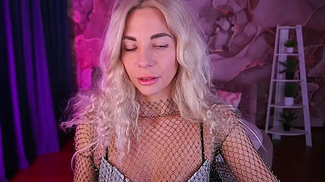 BellaRayyy online show from December 15, 2025, 2:23 pm