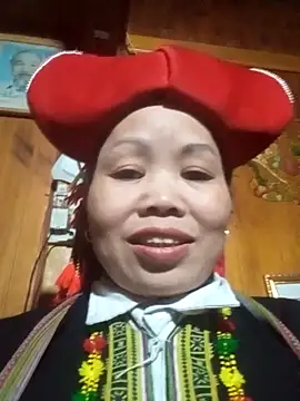  YooY  online show from December 21, 2025, 2:19 pm