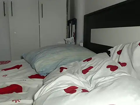 Snapshot of petite_danielle chatting on May 29, 2026, 5:02 am petite danielle online show from May 29, 2026, 5:02 am